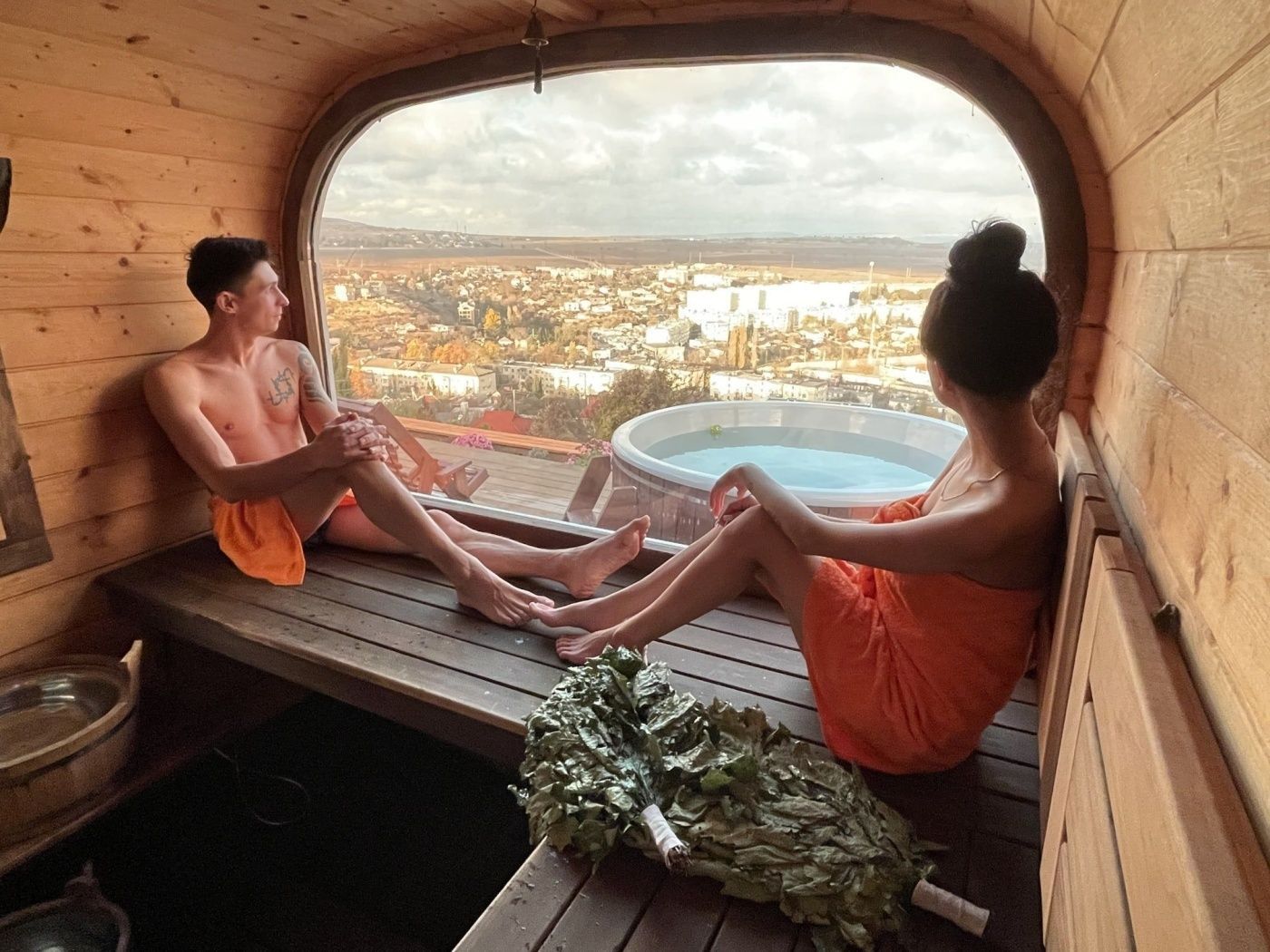 Видовая баня-бочка